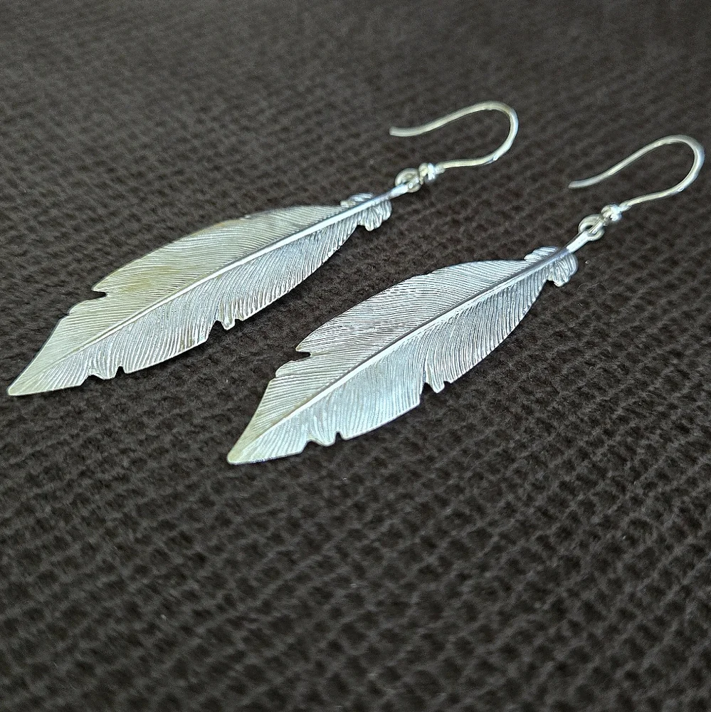 Mia Fiore Textured Silver🤍 Feather🪶 Earrings - Picture 10 of 16